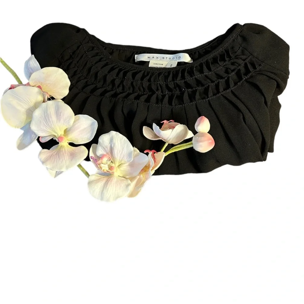 •EUC• Black Flowy Transluscent Blouse with 3/4 Sleeves (Size Small - Medium) - Picture 12 of 12
